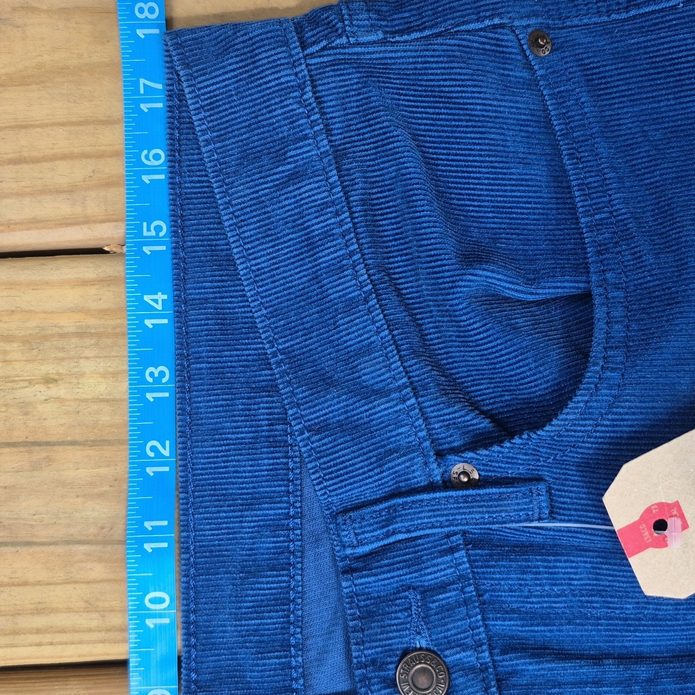 Navy Blue Levi Jeans - Picture 6 of 8
